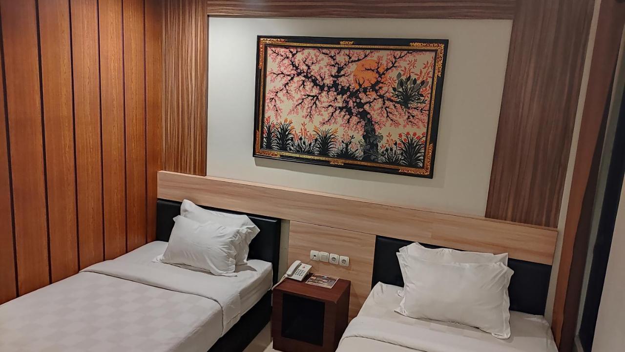 Mirabell Hotel & Convention Hall Malang Eksteriør bilde